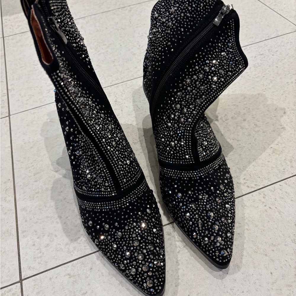 Rhinestone Embroidered Western Cowgirl Boots